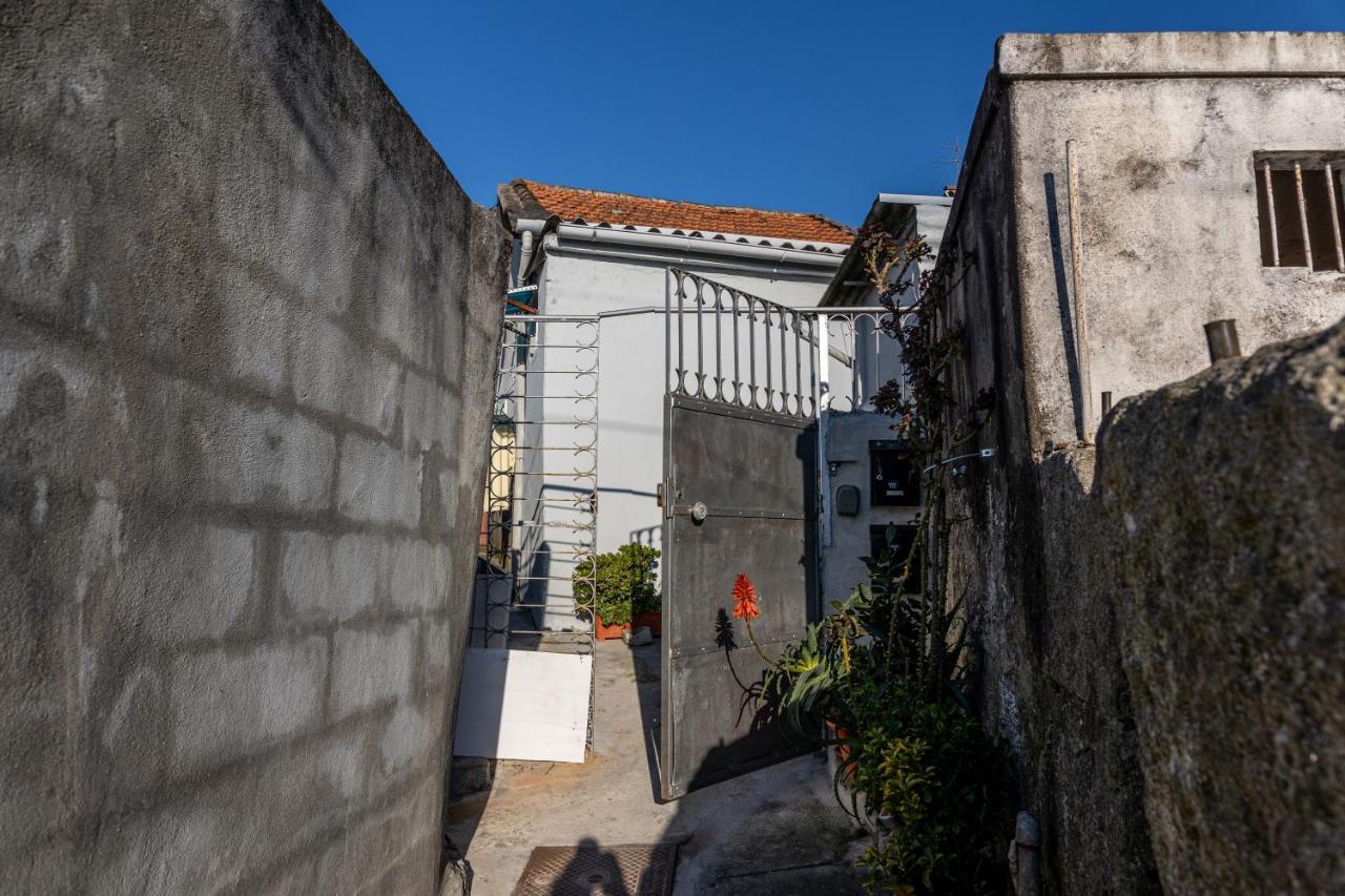 House On A Rustic Island At Campanha Trainstation Leilighet Porto Eksteriør bilde